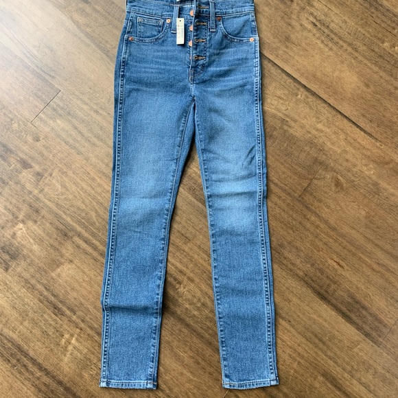 Never worn Madewell jeans! Size 23P. - Picture 1 of 3